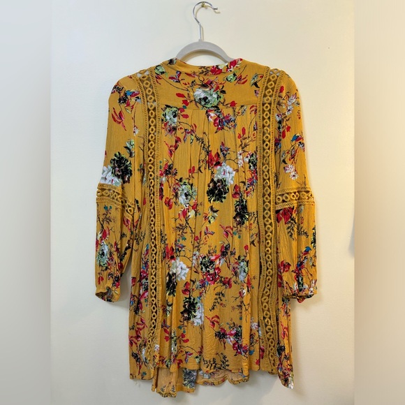 🌻SOLD🌻Brand New Saffron Floral Flutter Tunic Size Large - Picture 5 of 7
